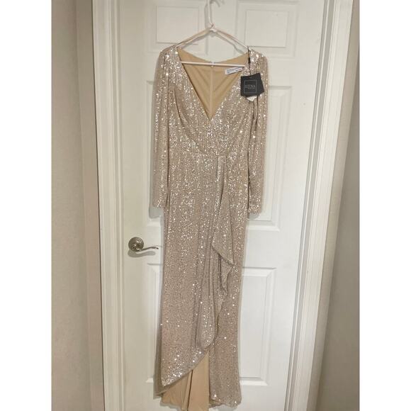 Mac Duggal Mac Duggal Wm's Sequined Silver Faux Wrap Long Sleeve Gown Sz 6 NWT - Picture 5 of 11